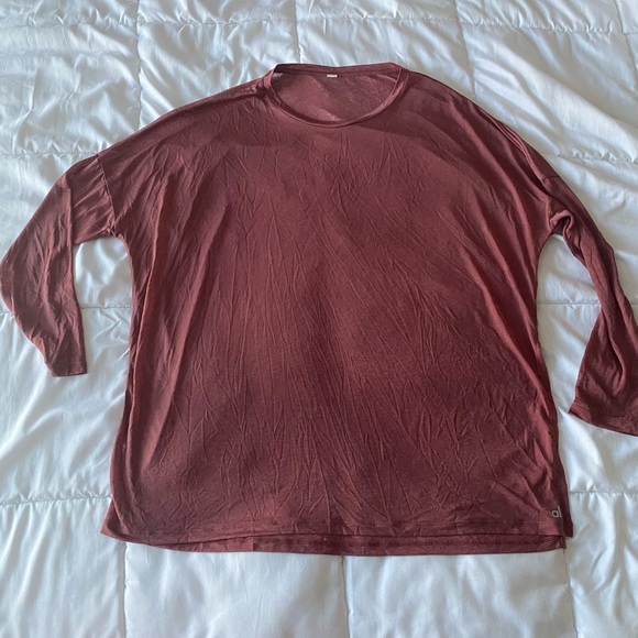 ALO Yoga Arrow Oversized Long Sleeve Top - Picture 4 of 7